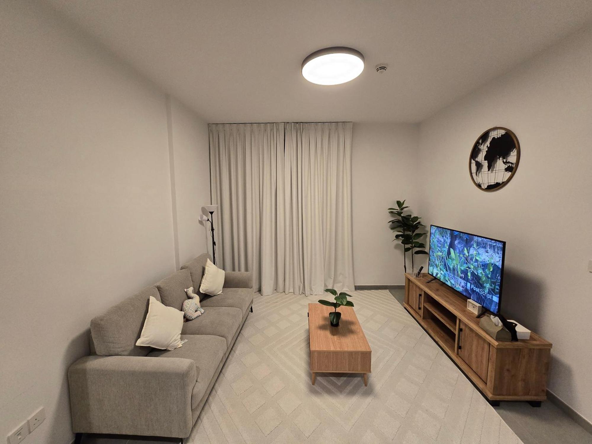 Apartment Shiro Elegant Living
