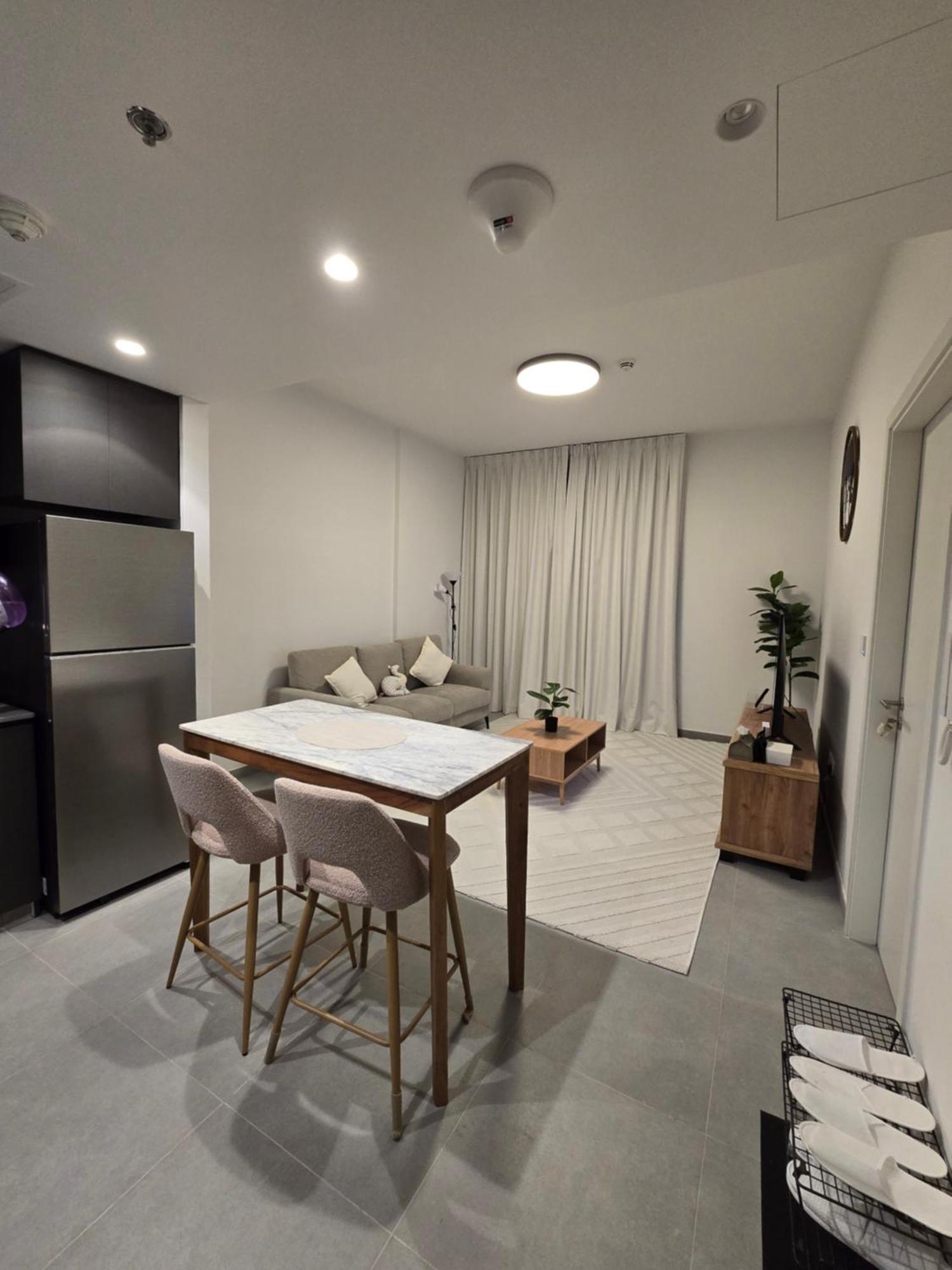 Shiro Elegant Living