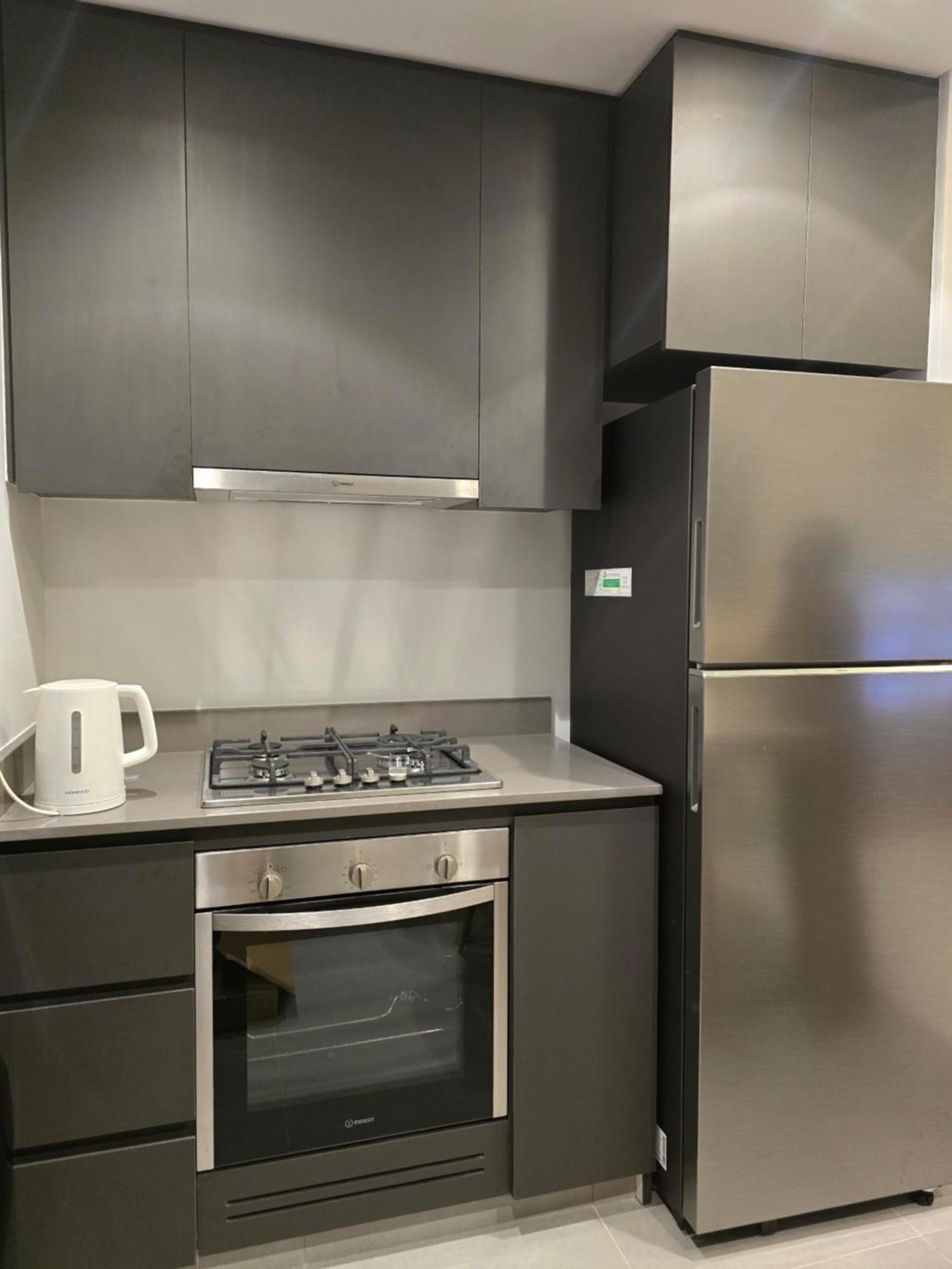 Apartment Shiro Elegant Living