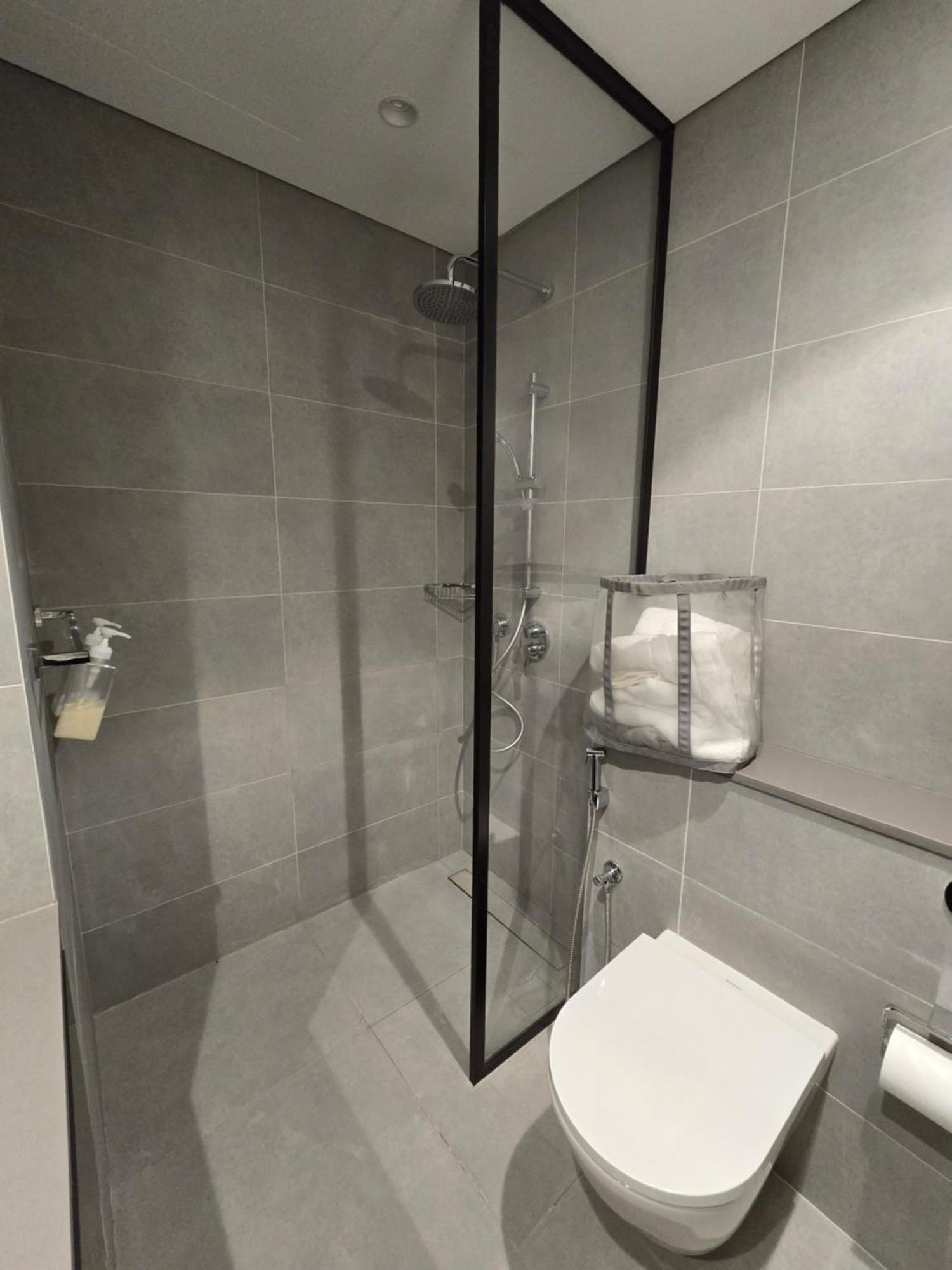 Apartment Shiro Elegant Living