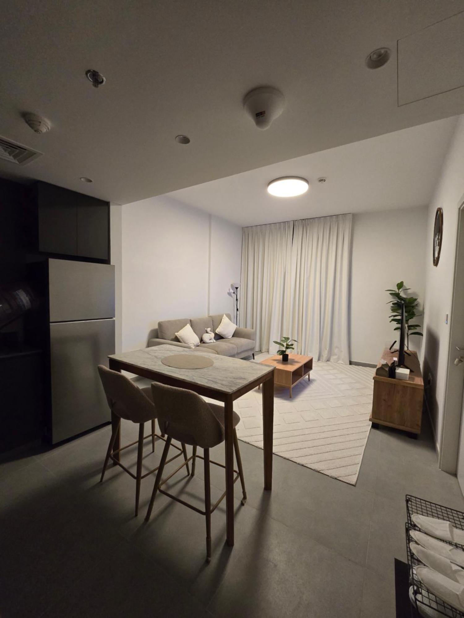 Apartment Shiro Elegant Living *